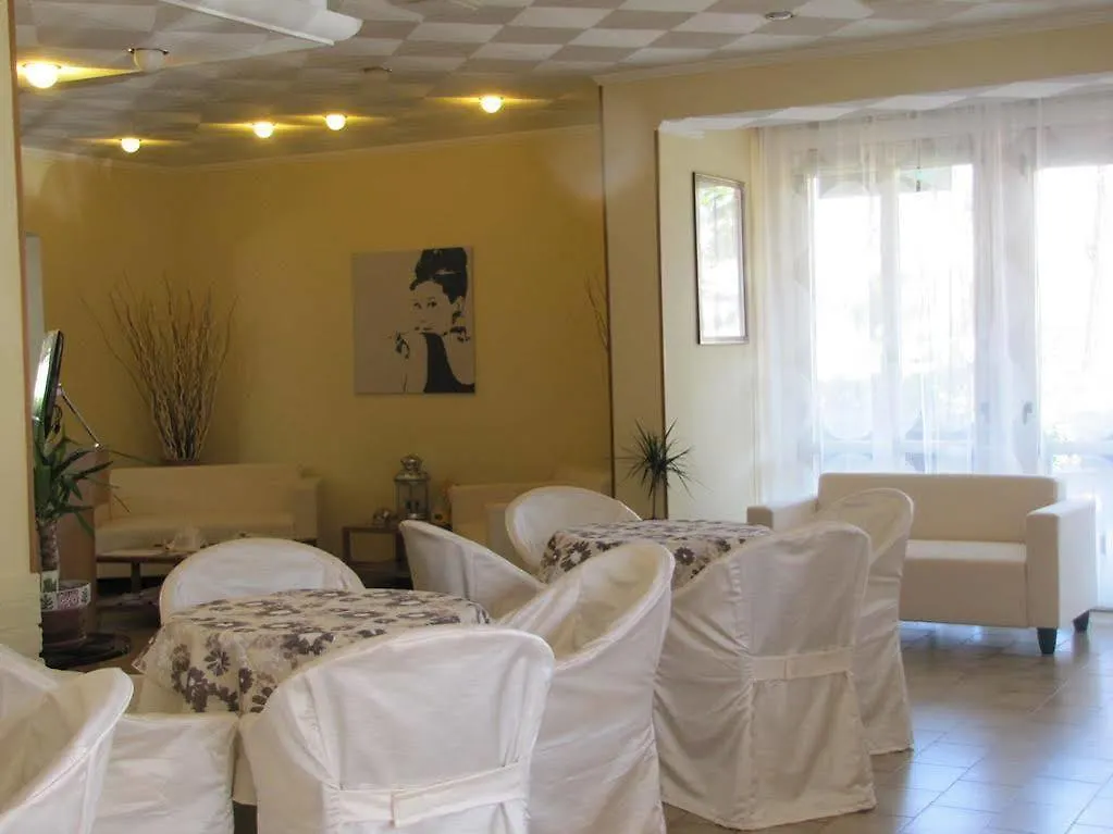 Hotel Etna - Nuova Gestione Romagnola All-Inclusive Spiaggia Parcheggio Riccione 3*,